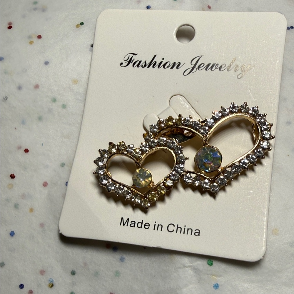 Elegant Gold Heart brooch
